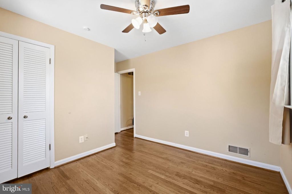 Image 19 of property listing at 629 W LYNFIELD DR, Rockville, MD 20850