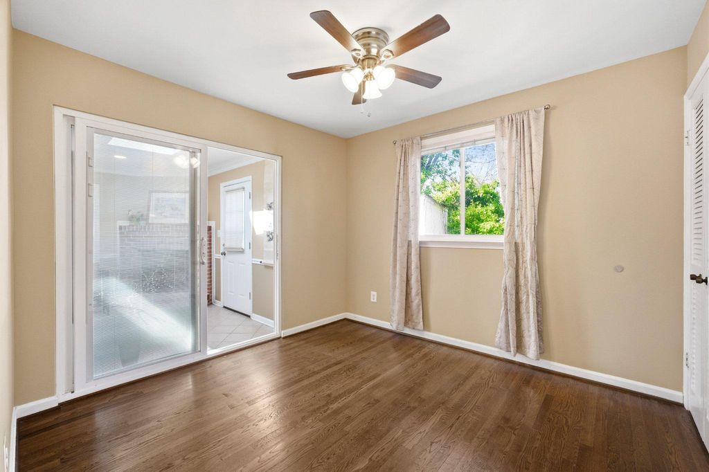 Image 20 of property listing at 629 W LYNFIELD DR, Rockville, MD 20850