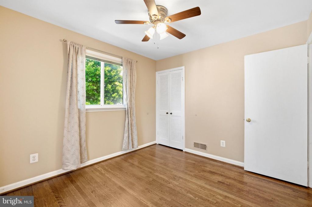 Image 22 of property listing at 629 W LYNFIELD DR, Rockville, MD 20850