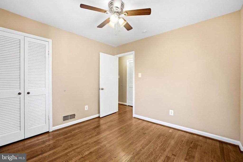 Image 23 of property listing at 629 W LYNFIELD DR, Rockville, MD 20850