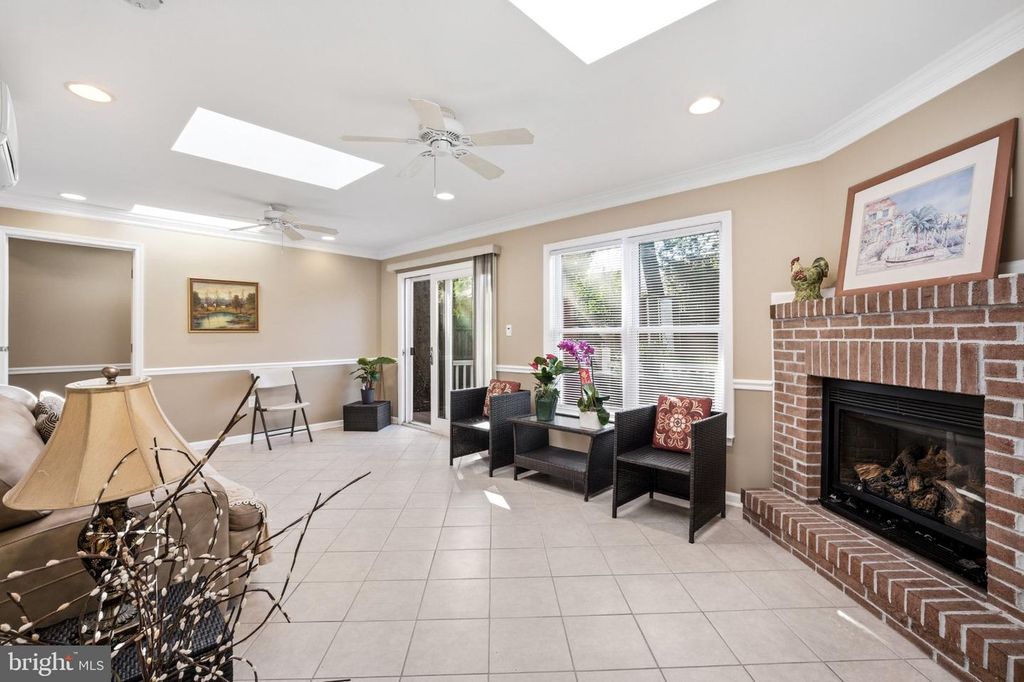 Image 29 of property listing at 629 W LYNFIELD DR, Rockville, MD 20850