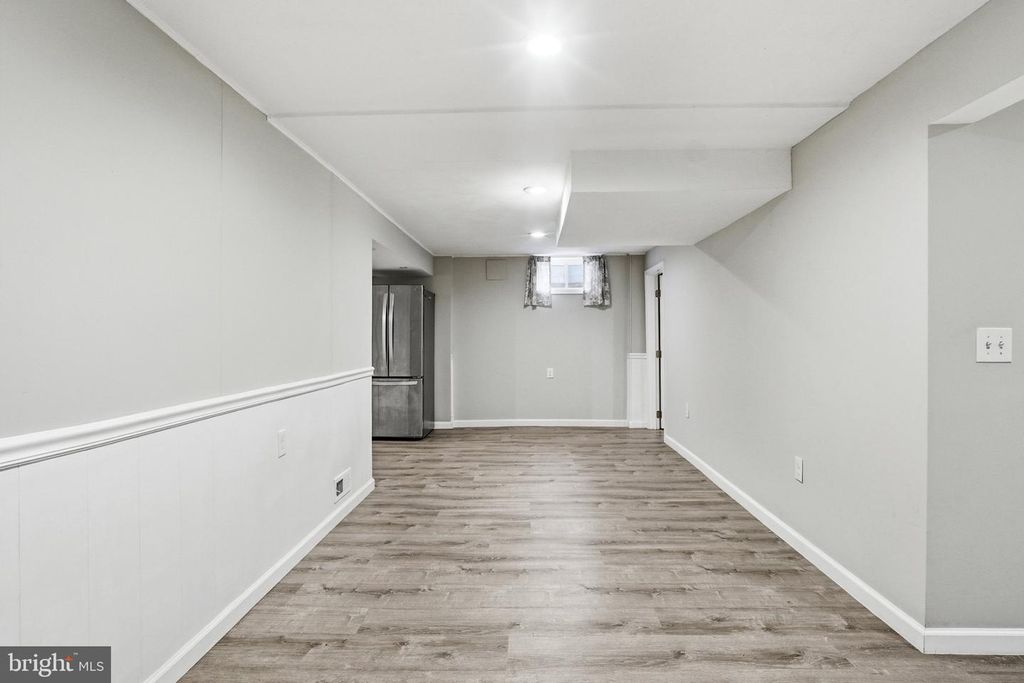 Image 34 of property listing at 629 W LYNFIELD DR, Rockville, MD 20850