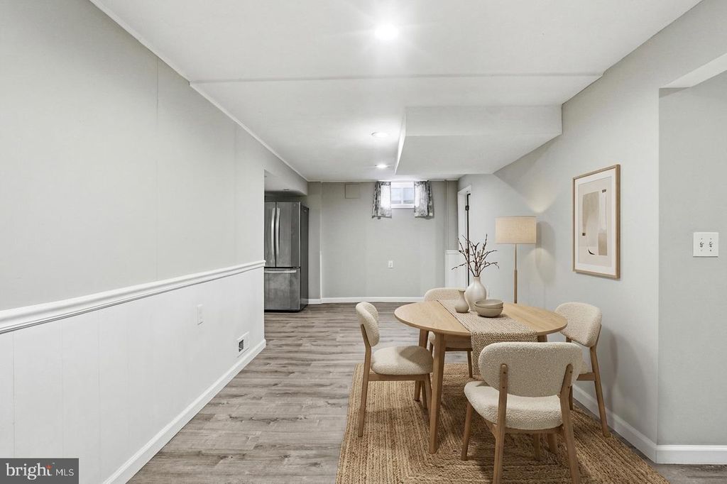 Image 35 of property listing at 629 W LYNFIELD DR, Rockville, MD 20850