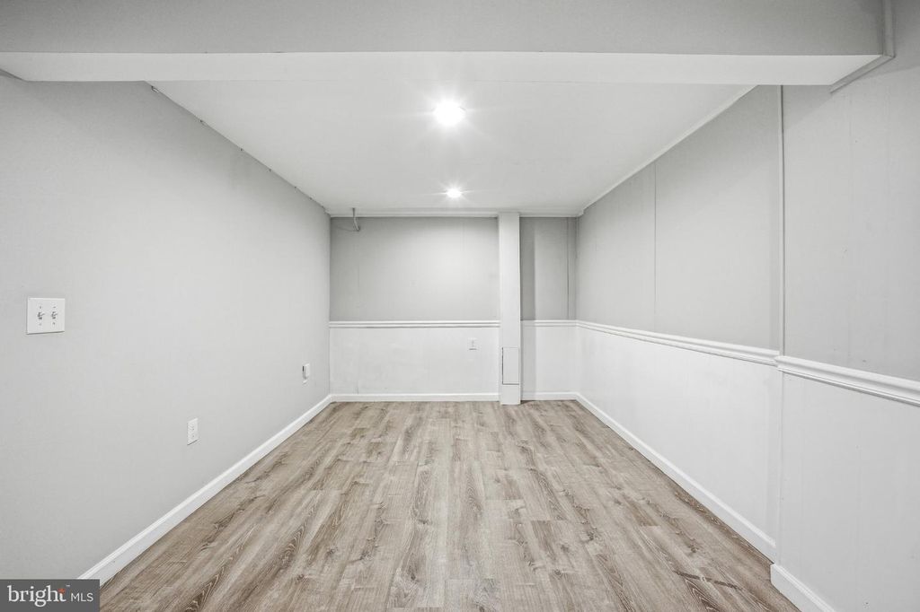 Image 36 of property listing at 629 W LYNFIELD DR, Rockville, MD 20850