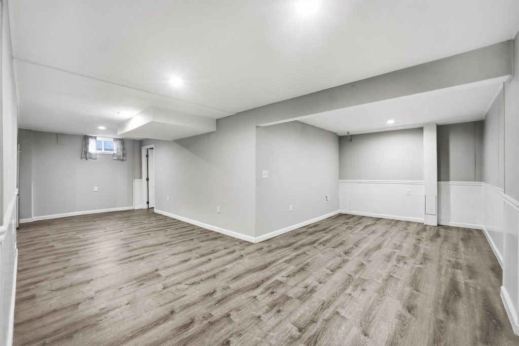 Image 38 of property listing at 629 W LYNFIELD DR, Rockville, MD 20850