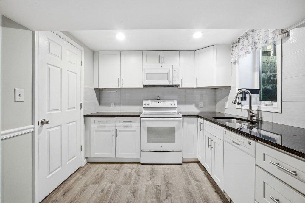 Image 41 of property listing at 629 W LYNFIELD DR, Rockville, MD 20850