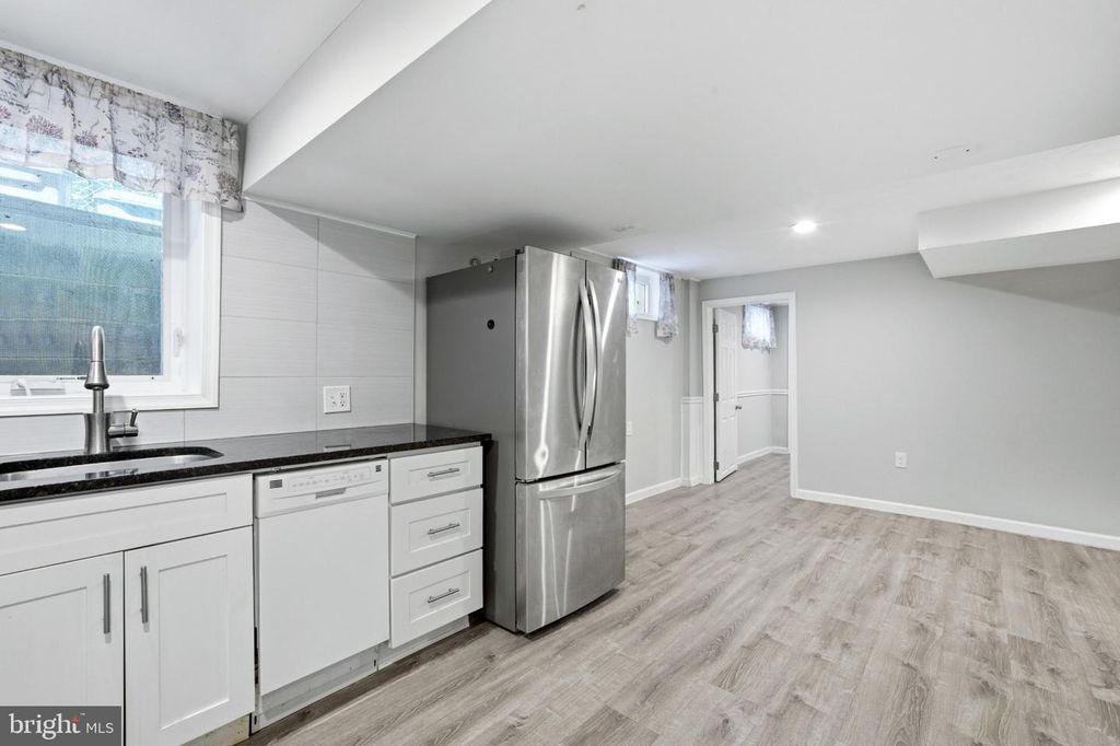 Image 42 of property listing at 629 W LYNFIELD DR, Rockville, MD 20850