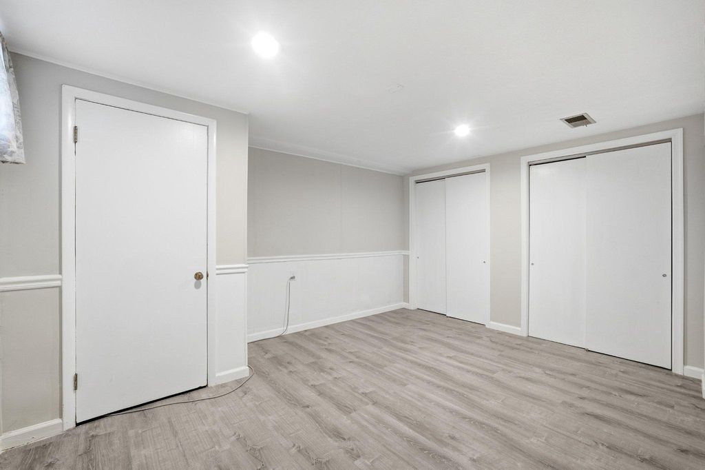 Image 43 of property listing at 629 W LYNFIELD DR, Rockville, MD 20850