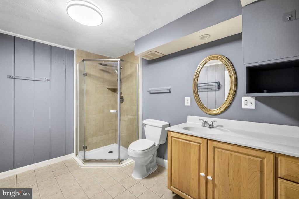 Image 46 of property listing at 629 W LYNFIELD DR, Rockville, MD 20850