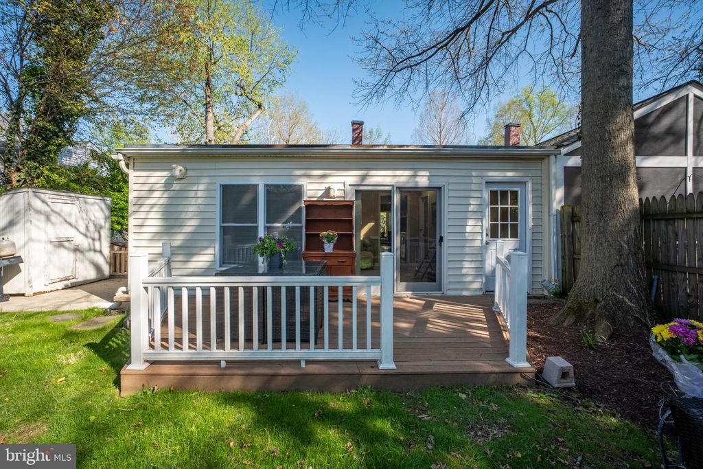 Image 47 of property listing at 629 W LYNFIELD DR, Rockville, MD 20850