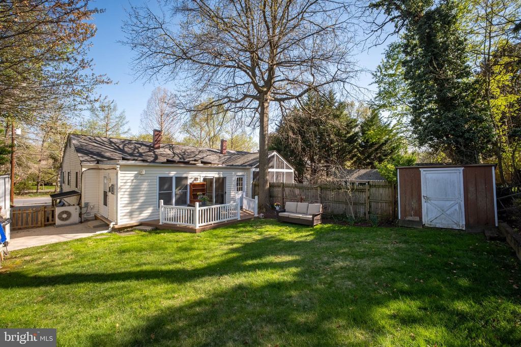 Image 48 of property listing at 629 W LYNFIELD DR, Rockville, MD 20850