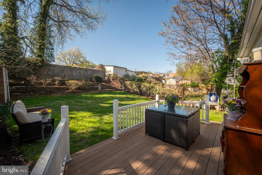 Image 49 of property listing at 629 W LYNFIELD DR, Rockville, MD 20850