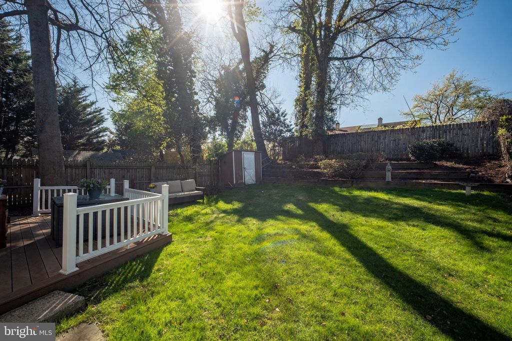 Image 50 of property listing at 629 W LYNFIELD DR, Rockville, MD 20850