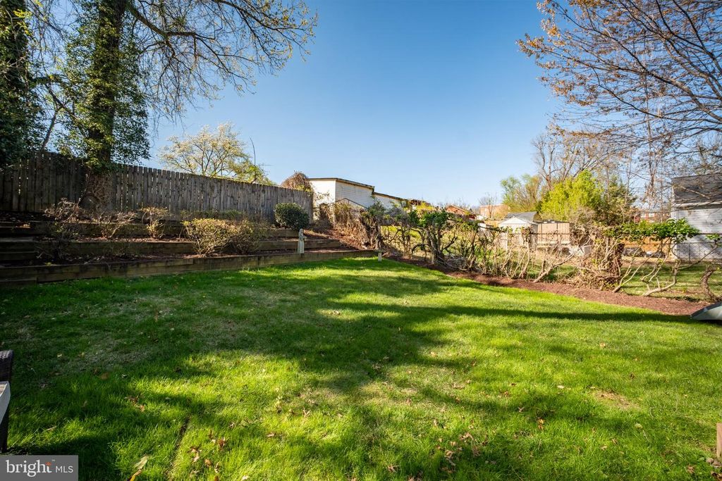 Image 51 of property listing at 629 W LYNFIELD DR, Rockville, MD 20850