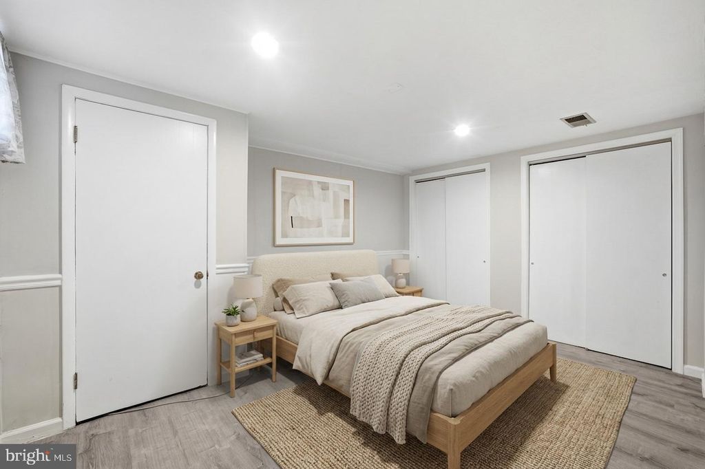 Image 54 of property listing at 629 W LYNFIELD DR, Rockville, MD 20850