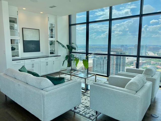 2323 N Akard Street 1501, Dallas, TX 75201