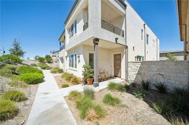 27262 Narrowleaf Willow Lane, Valencia, CA 91381