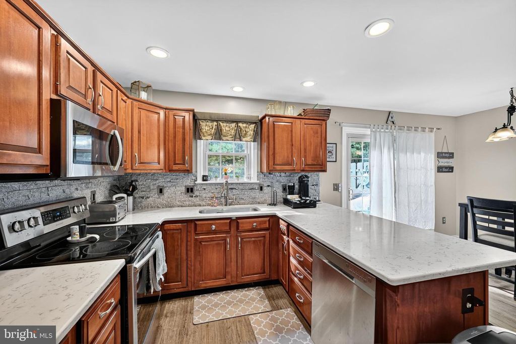 339 COBBLESTONE LN, Lancaster, PA 17601