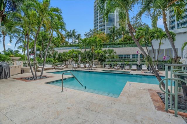 3400 SW 27th Ave 605, Miami, FL 33133