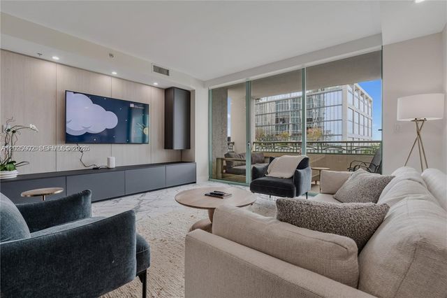 3400 SW 27th Ave 605, Miami, FL 33133