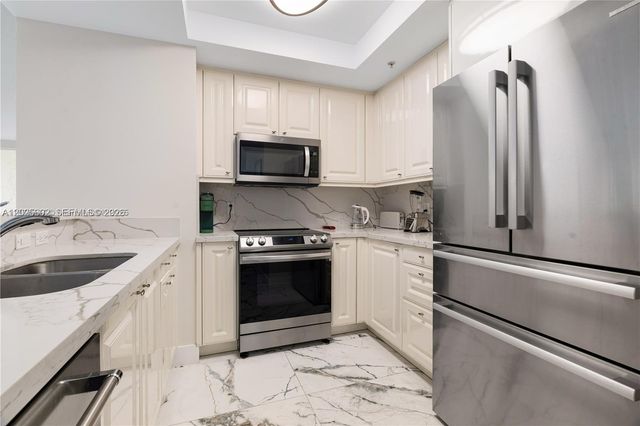 3400 SW 27th Ave 605, Miami, FL 33133