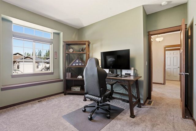 202 E Alexa Ct, Spokane, WA 99208