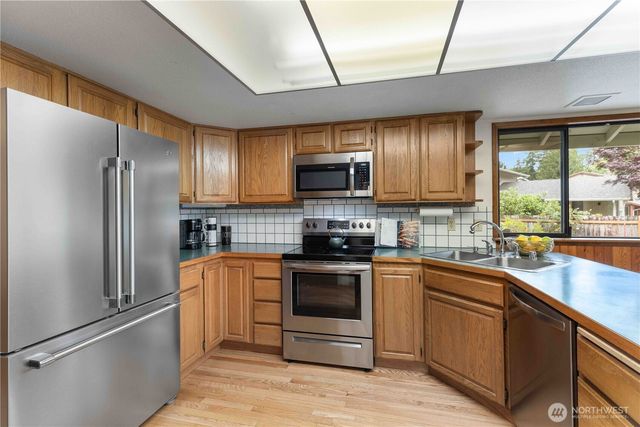 2222 NE Lexington Drive, Bremerton, WA 98311