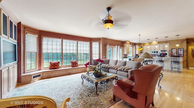 1527 Lexington Circle, Schaumburg, IL 60173