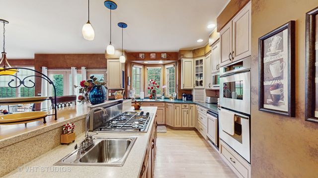 1527 Lexington Circle, Schaumburg, IL 60173