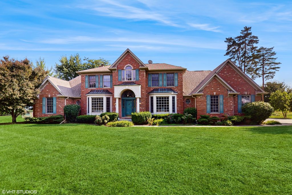 1527 Lexington Circle, Schaumburg, IL 60173