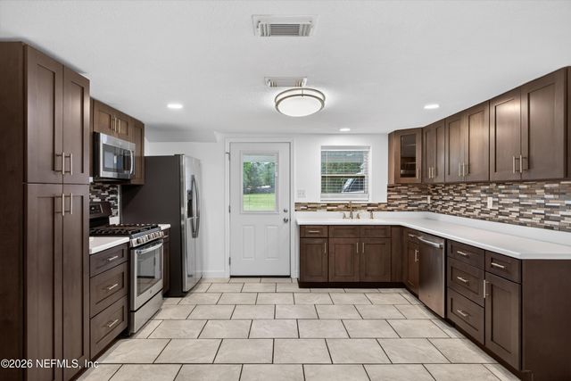 1619 HAMMOND Boulevard, Jacksonville, FL 32221