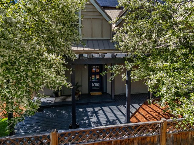 54977 Huntington Road, Bend, OR 97707