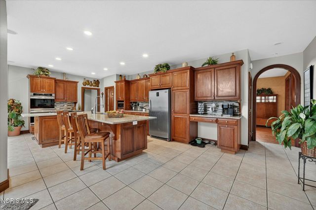 9211 Shadow Brook Drive, Sylvania, OH 43560