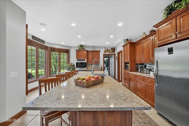 9211 Shadow Brook Drive, Sylvania, OH 43560
