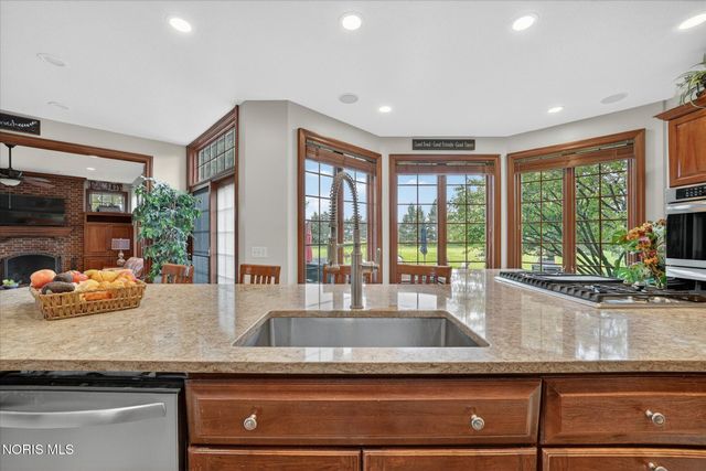 9211 Shadow Brook Drive, Sylvania, OH 43560