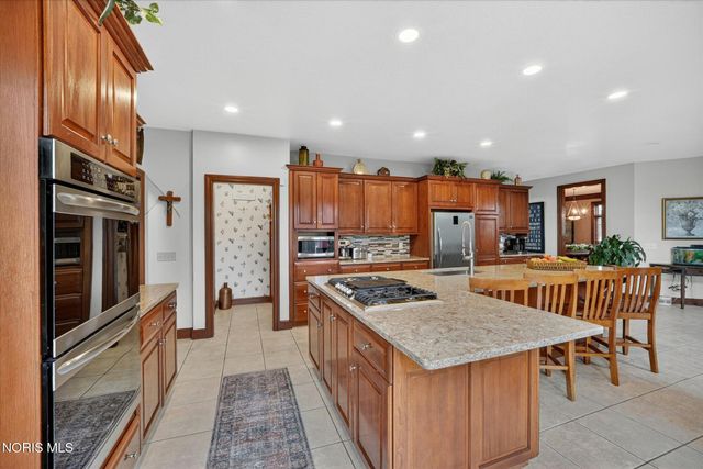 9211 Shadow Brook Drive, Sylvania, OH 43560