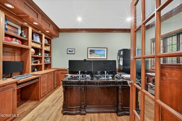 9211 Shadow Brook Drive, Sylvania, OH 43560
