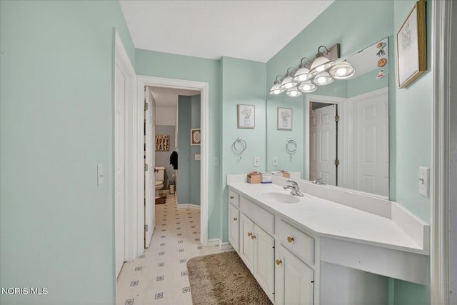 9211 Shadow Brook Drive, Sylvania, OH 43560