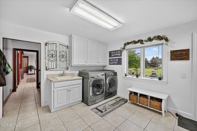 9211 Shadow Brook Drive, Sylvania, OH 43560