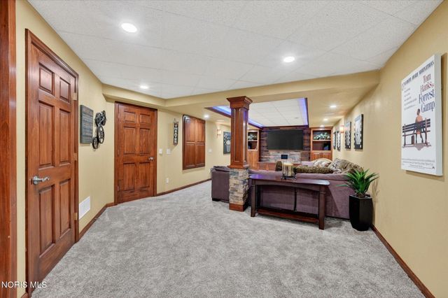 9211 Shadow Brook Drive, Sylvania, OH 43560