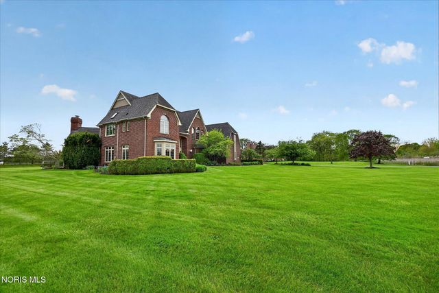 9211 Shadow Brook Drive, Sylvania, OH 43560