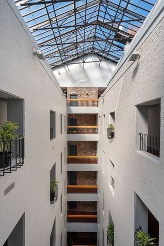 160 Commonwealth 616, Boston, MA 02116