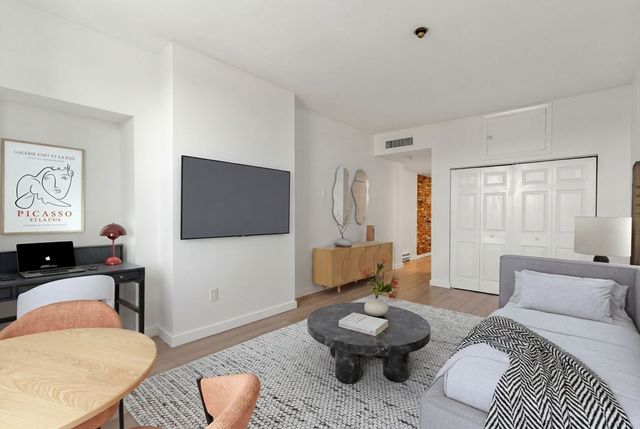 160 Commonwealth 616, Boston, MA 02116