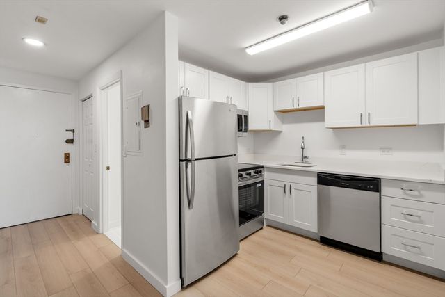 160 Commonwealth 616, Boston, MA 02116