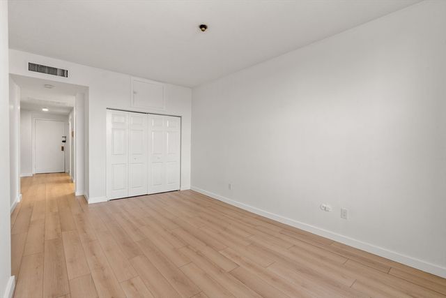 160 Commonwealth 616, Boston, MA 02116