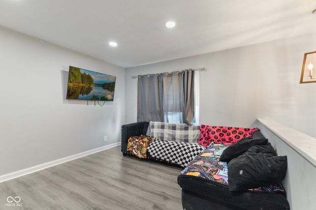 585 Northgate Drive, Greenwood, IN 46143