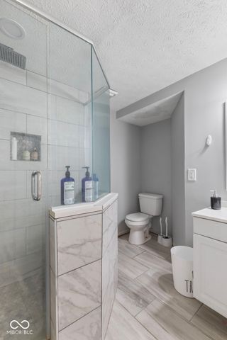 585 Northgate Drive, Greenwood, IN 46143