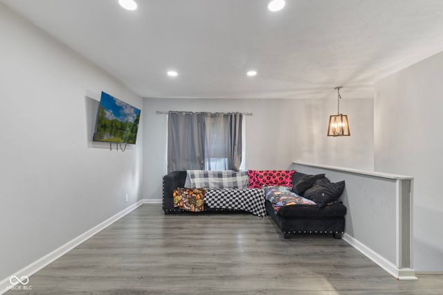 585 Northgate Drive, Greenwood, IN 46143