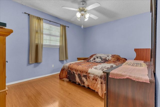 905 SE 3rd Street, Grand Prairie, TX 75051