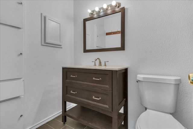 905 SE 3rd Street, Grand Prairie, TX 75051